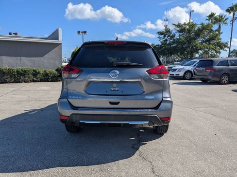 Used 2019 Nissan Rogue S w/ Special Edition Package FWD image 5