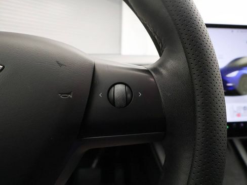 Used 2022 Tesla Model Y Long Range AWD/4WD image 26