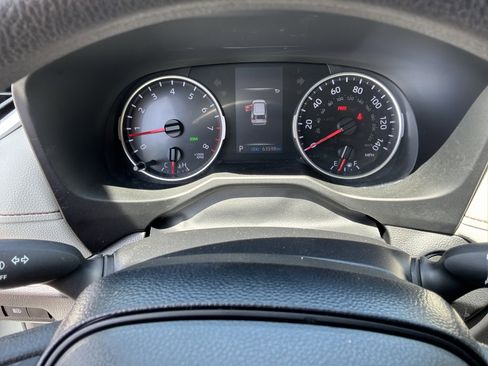 Used 2021 Toyota RAV4 XLE FWD image 21