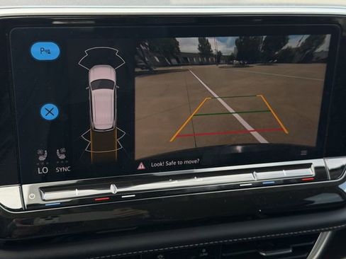 Used 2025 Volkswagen Atlas SE image 23