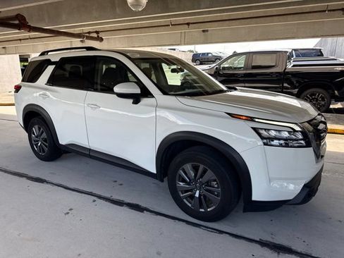 Used 2025 Nissan Pathfinder SV FWD image 16