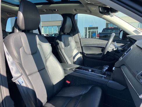 Used 2020 Volvo XC90 T5 Momentum w/ Protection Package Premier image 38