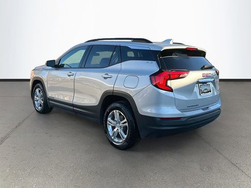 Used 2020 GMC Terrain SLE w/ Driver Convenience Package image 5