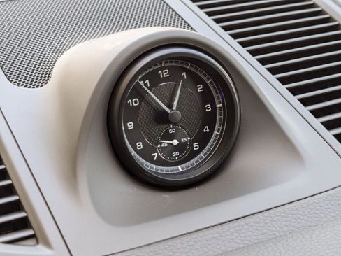 Used 2025 Porsche Macan image 21