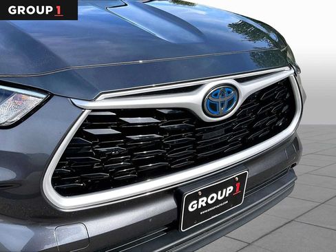 Used 2020 Toyota Highlander XLE AWD/4WD image 31