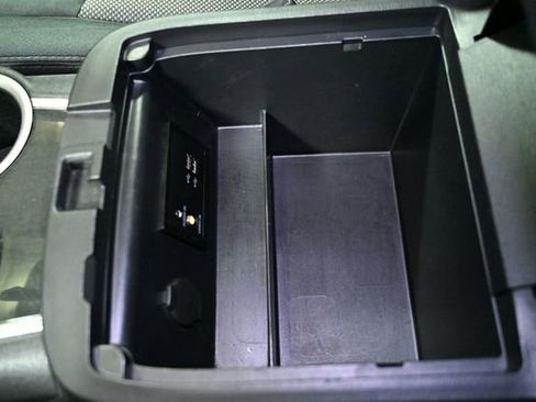 Used 2018 Nissan Pathfinder SV image 26