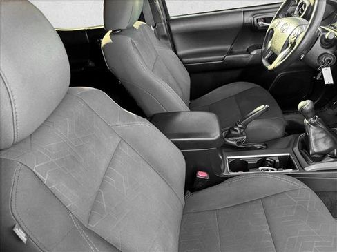 Used 2017 Toyota Tacoma TRD Sport w/ Tow Package AWD/4WD image 19