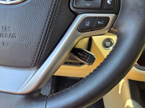 Used 2017 Toyota Highlander Limited Platinum image 30