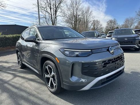 New 2026 Volkswagen Tiguan SE image 7