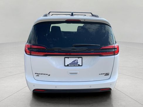Used 2025 Chrysler Pacifica Limited AWD/4WD image 6
