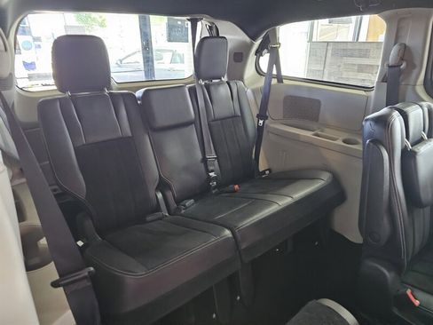 Used 2019 Dodge Grand Caravan SXT image 26