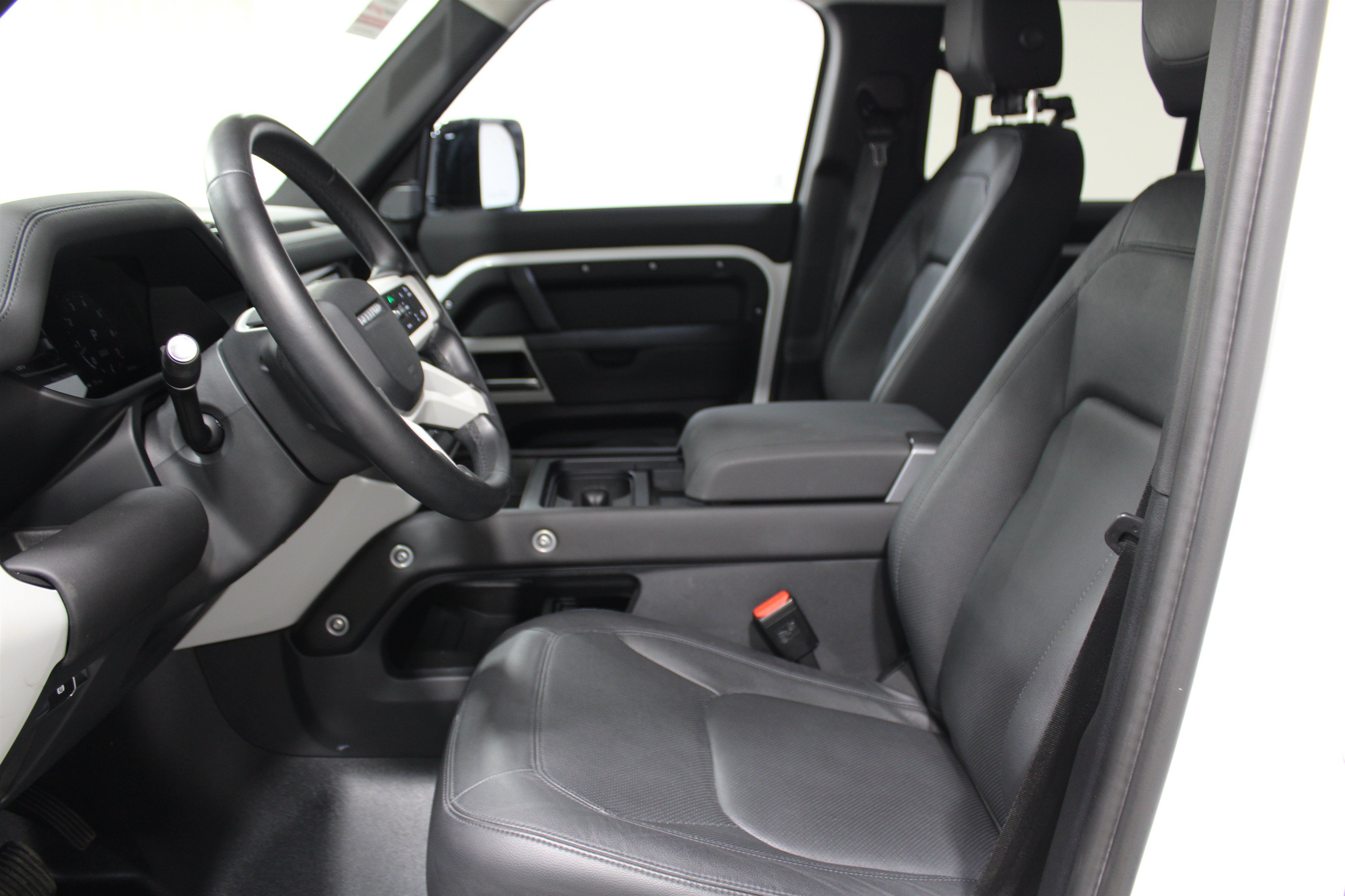 Used 2024 Land Rover Defender 110 S AWD/4WD image 3