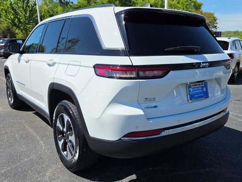 Used 2023 Jeep Grand Cherokee 4WD 4xe image 3