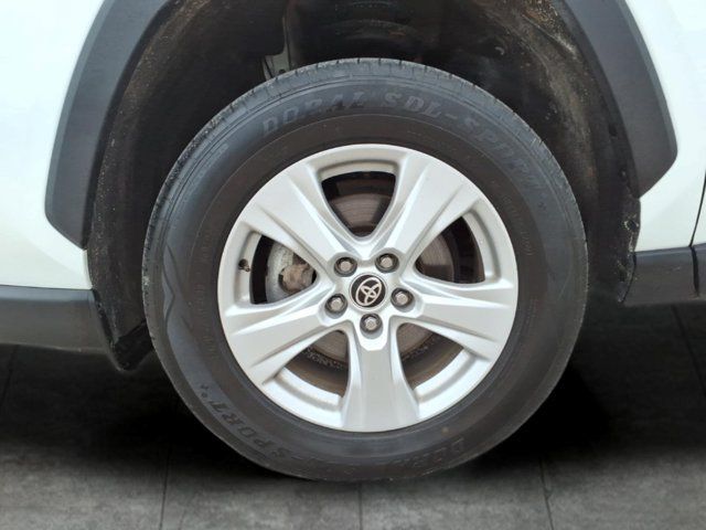 Used 2021 Toyota RAV4 XLE AWD/4WD image 9