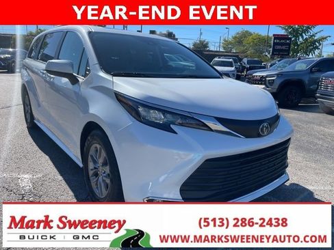 Used 2024 Toyota Sienna XLE image 4