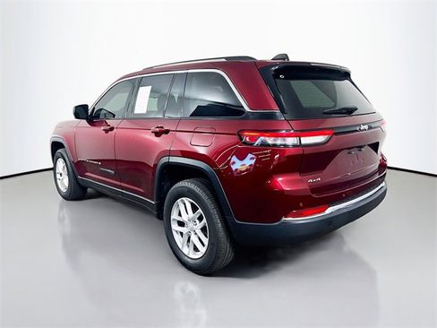 Used 2023 Jeep Grand Cherokee Laredo image 7