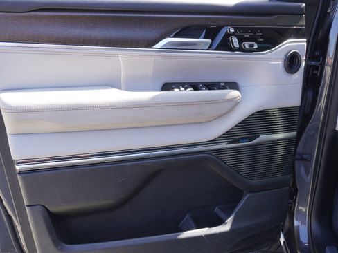 Used 2022 Jeep Grand Wagoneer Series I AWD/4WD image 26