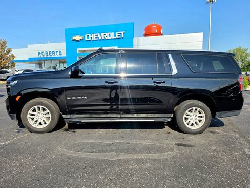 Used 2024 Chevrolet Suburban LT AWD/4WD image 3