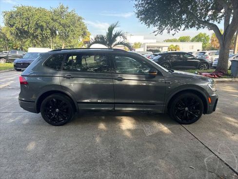 Used 2021 Volkswagen Tiguan SE R-Line FWD image 6