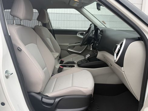 Used 2022 Kia Soul LX FWD image 5