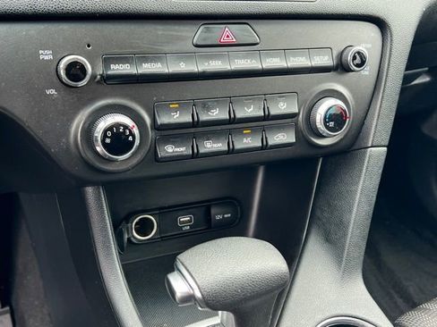 Certified 2020 Kia Sportage LX image 21