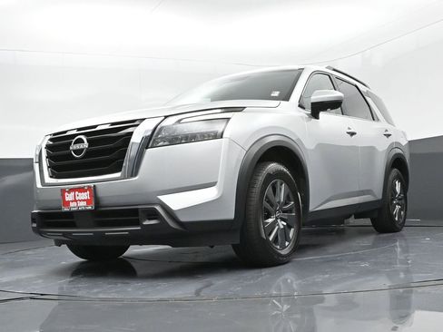 Used 2024 Nissan Pathfinder SV image 30