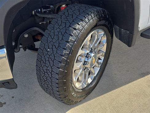 Used 2025 Chevrolet Silverado 2500 LTZ w/ LTZ Premium Package image 32