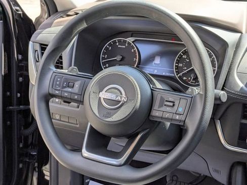 Used 2023 Nissan Rogue SV image 17