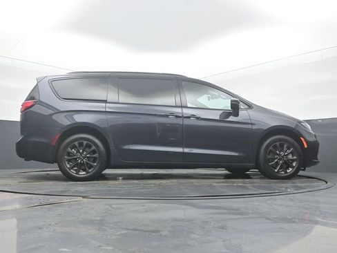 Used 2021 Chrysler Pacifica Touring w/ Cold Weather Group image 52