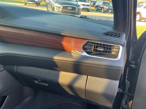 Used 2023 GMC Yukon Denali Ultimate image 16