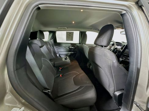 Used 2021 Jeep Cherokee Latitude image 28