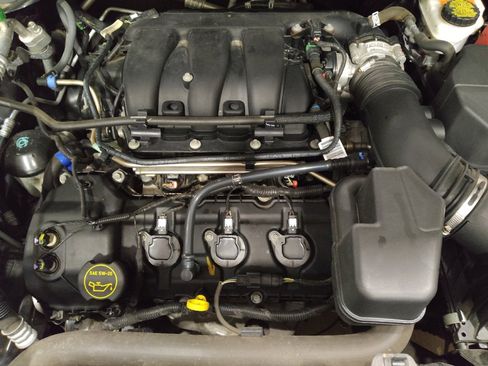 Used 2019 Ford Explorer XLT image 30