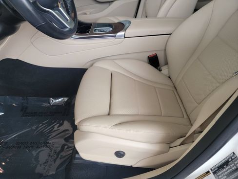 Used 2022 Mercedes-Benz GLC 300 4MATIC image 11