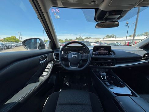 Used 2025 Nissan Rogue SV FWD image 36