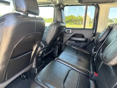 Used 2023 Jeep Wrangler Unlimited Sahara AWD/4WD image 21