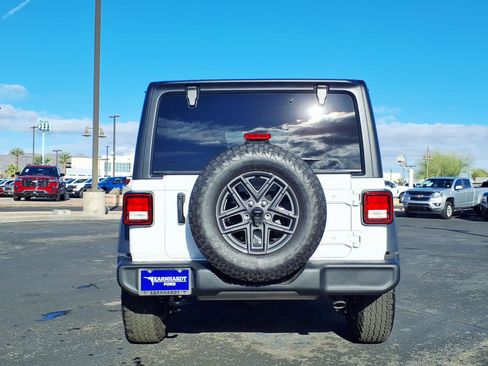 Used 2026 Jeep Wrangler Sport image 5