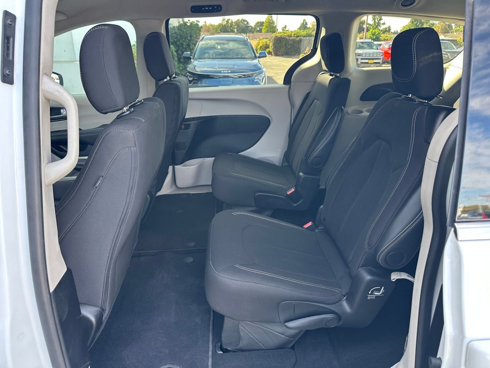 Used 2024 Chrysler Voyager LX FWD image 27