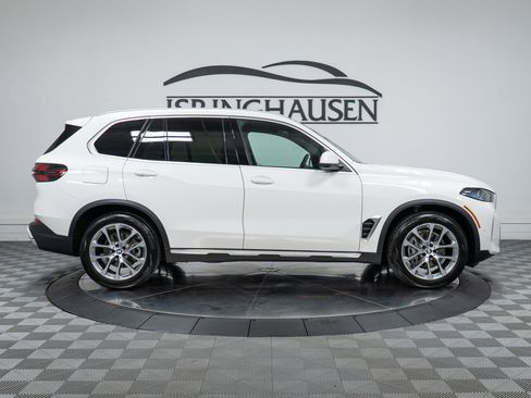 Used 2026 BMW X5 xDrive40i w/ Premium Package image 4