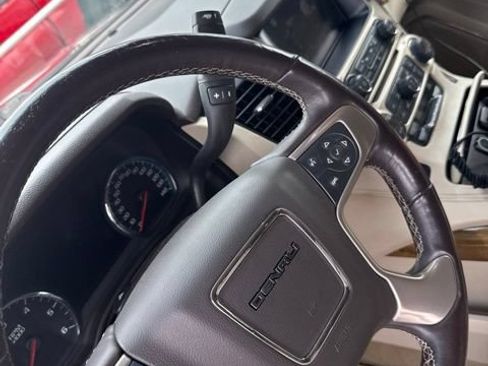 Used 2017 GMC Yukon Denali AWD/4WD image 4