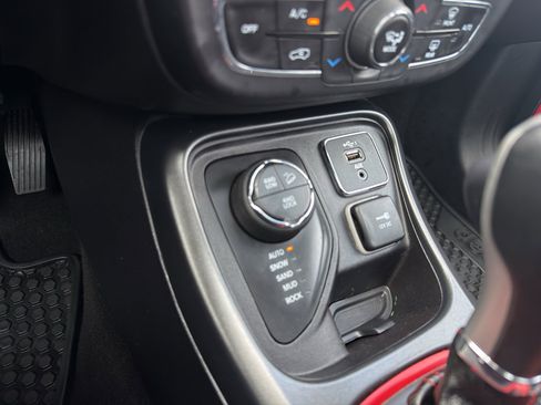 Used 2019 Jeep Compass Trailhawk w/ Leather Interior Group AWD/4WD image 20
