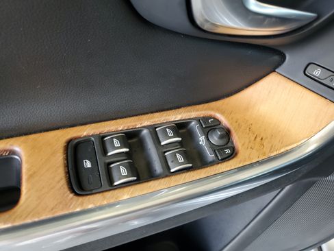Used 2017 Volvo S60 T5 Inscription Platinum FWD image 16