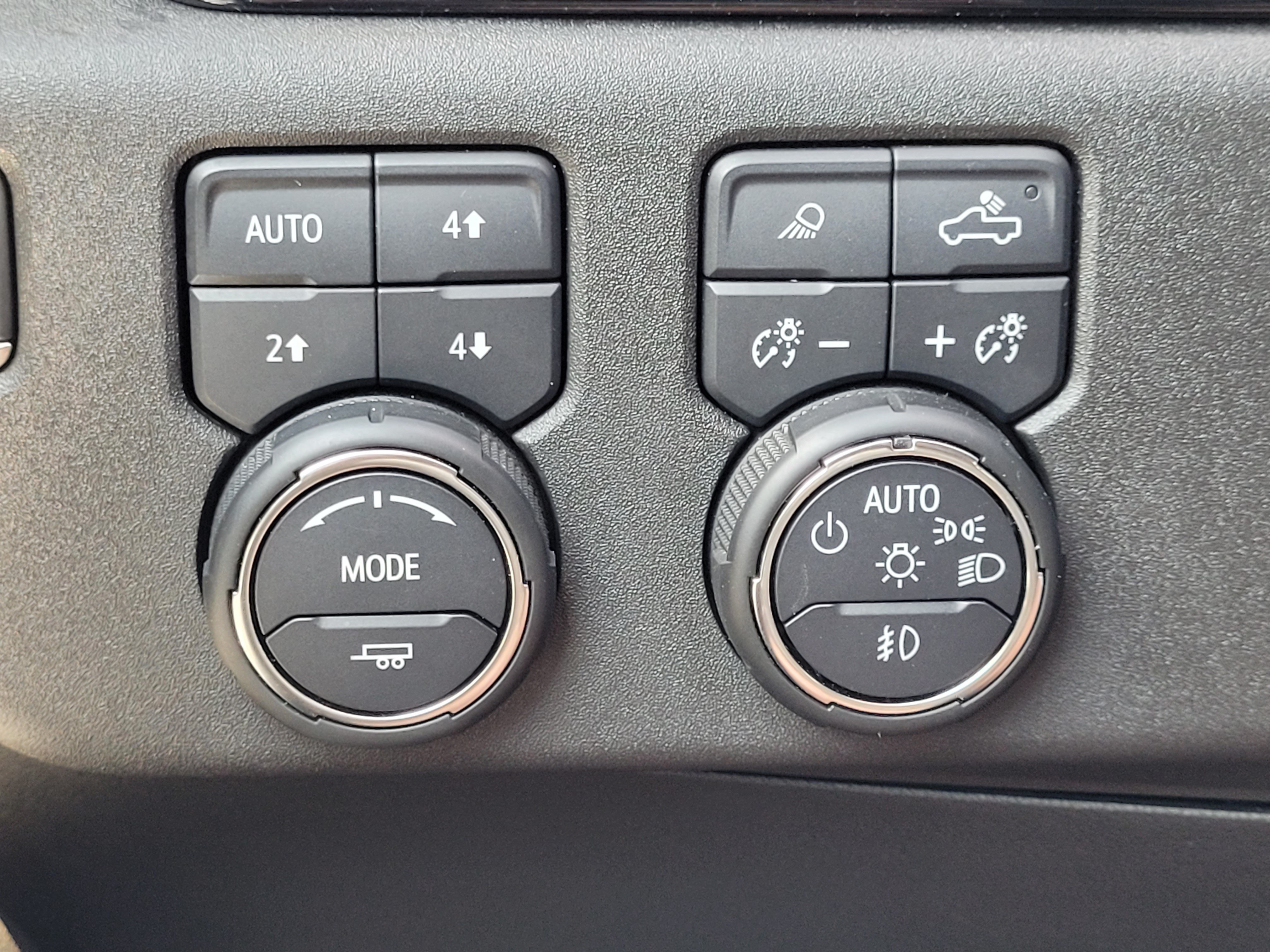 Used 2022 Chevrolet Silverado 1500 LTZ AWD/4WD image 19
