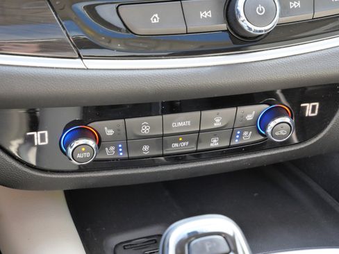 Used 2020 Buick Enclave Premium w/ Sun and Sites Package image 23