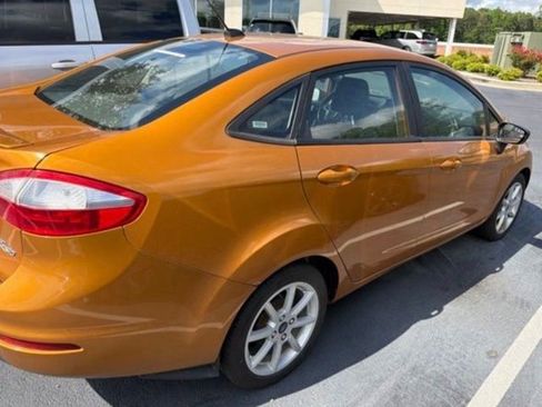 Used 2016 Ford Fiesta SE w/ Equipment Group 201A FWD image 2