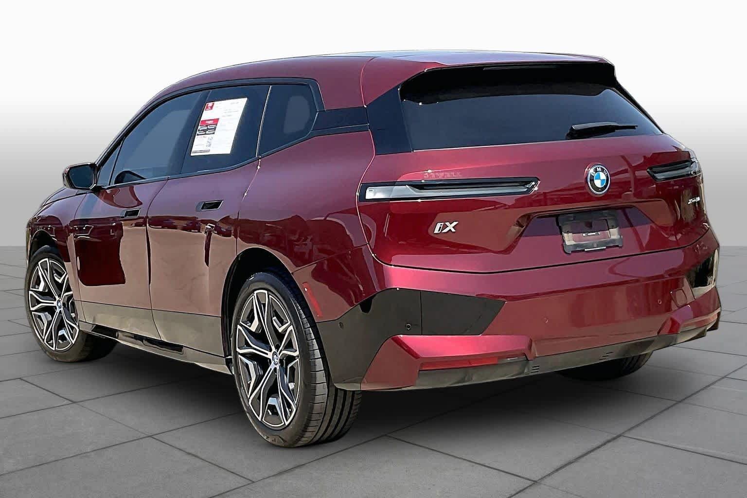 Used 2024 BMW iX xDrive50 w/ Premium Package AWD/4WD image 11