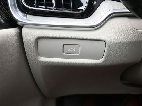 Used 2023 Volvo S60 B5 Ultimate w/ Climate Package image 28