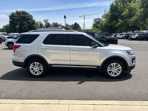 Used 2018 Ford Explorer XLT w/ Equipment Group 202A AWD/4WD image 6