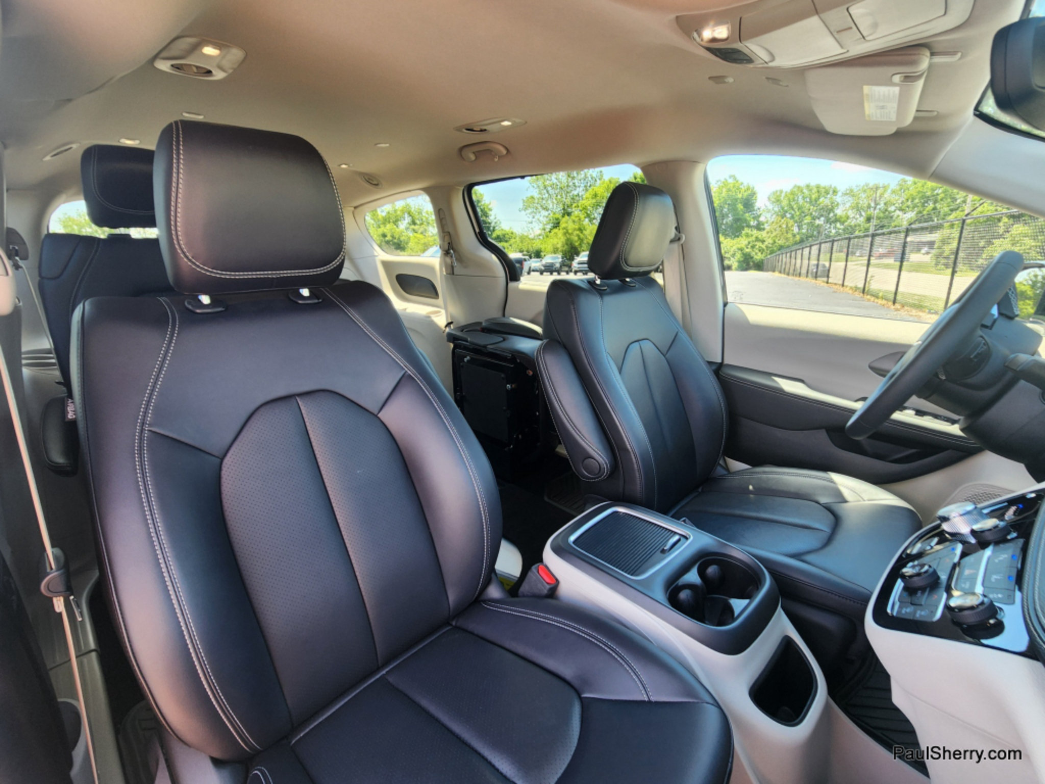 Used 2024 Chrysler Pacifica Touring-L FWD image 50
