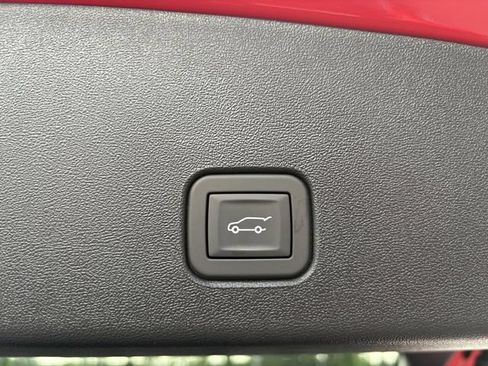 Certified 2026 Cadillac Optiq Sport 2 w/ LPO, Floor Liner Package AWD/4WD image 27
