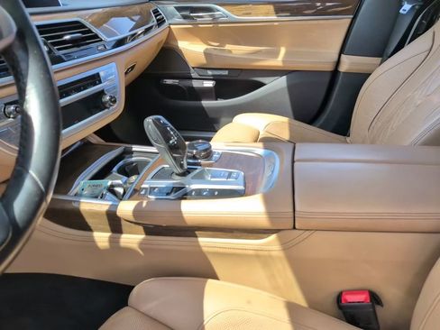 Used 2018 BMW 740e xDrive AWD/4WD image 25